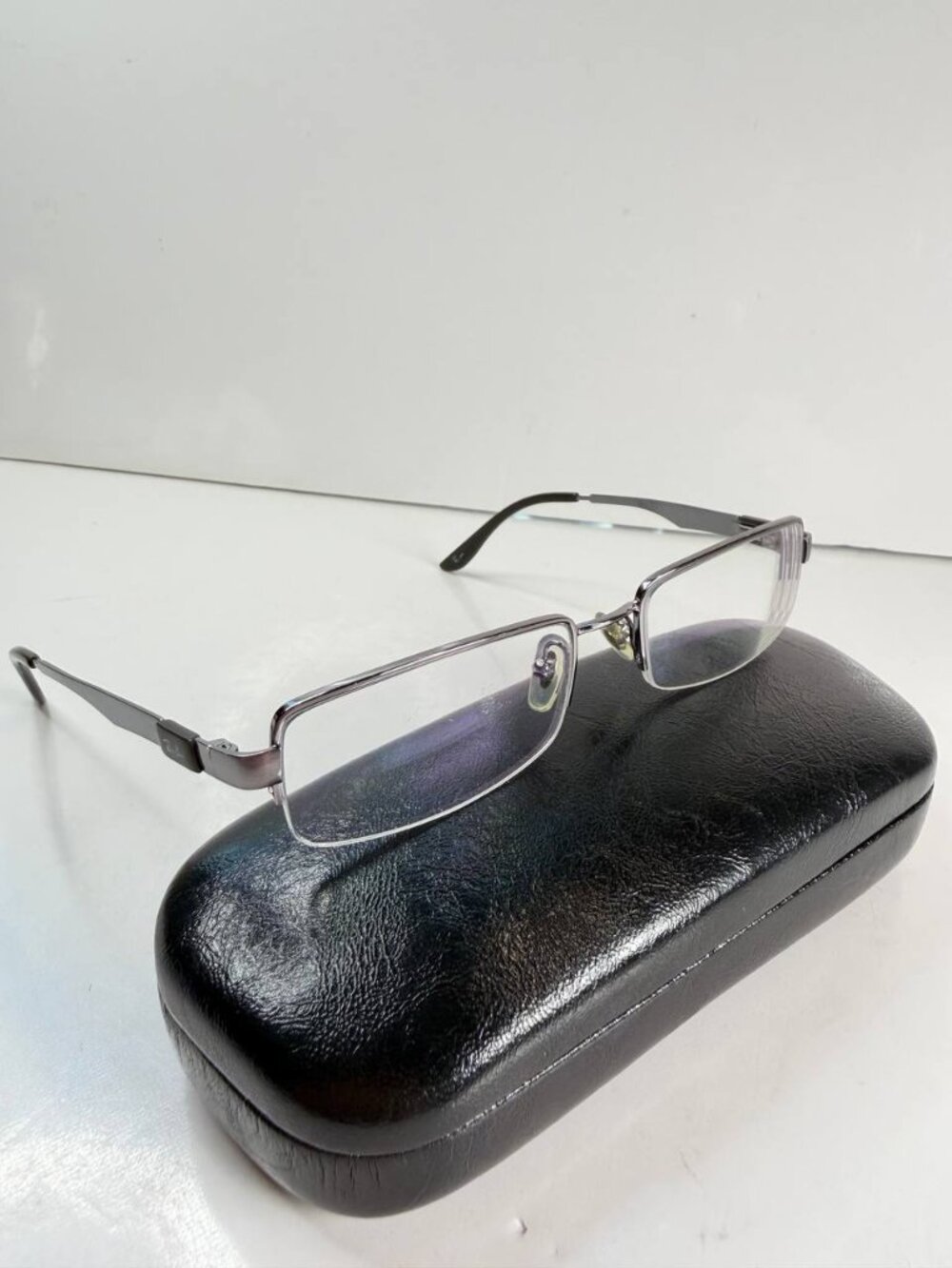Ray-Ban Eyeglasses RB6156 – Sleek Metal Frame – Classic Design